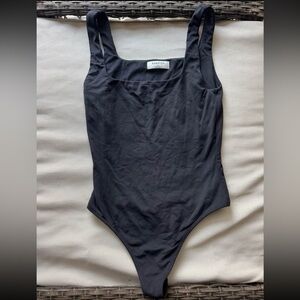 ARITIZA BABATON CONTOUR
SQUARENECK BODYSUIT SMALL